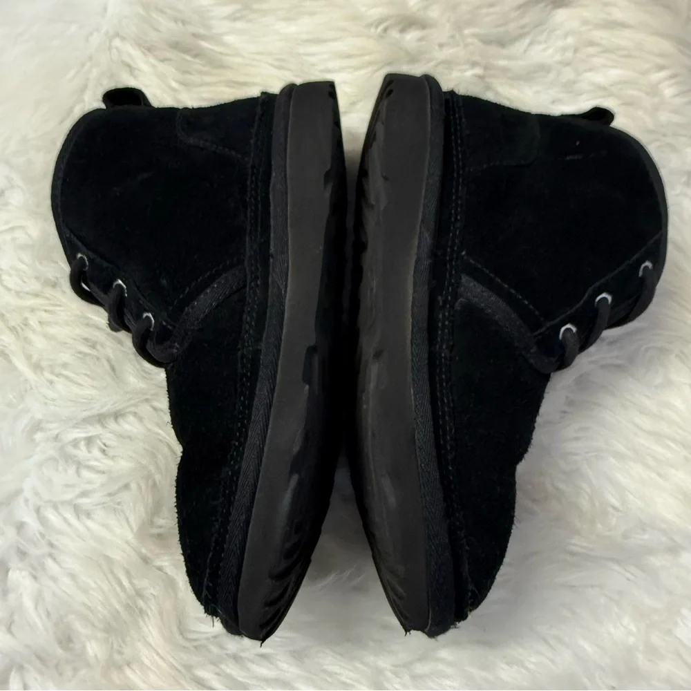 UGG Kids Black Suede Chukka Boots Lace-Up Youth Size 1